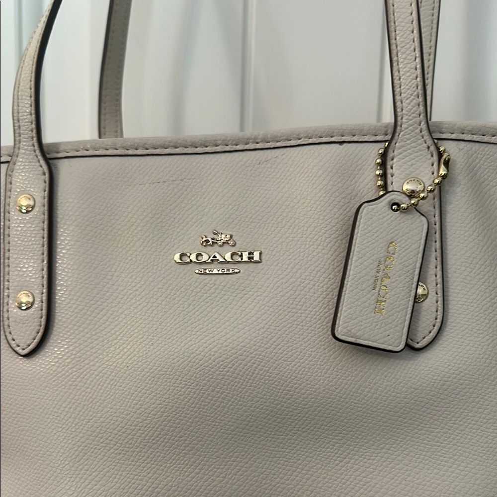 Coach Cream Leather Tote Spacious Everyday Essential - Picture 2 of 8